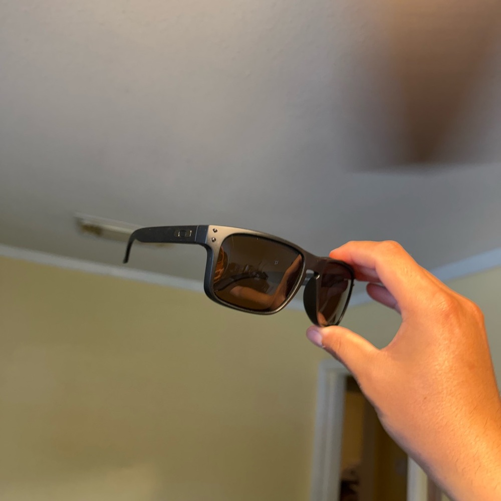 Classic Black Sunglasses with Brown Lenses Oakley Oakleys